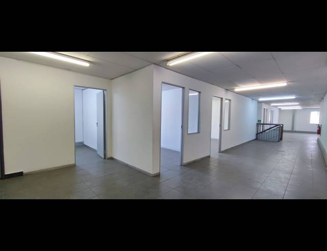 1,083M² WAREHOUSE TO LET IN SAMRAND BUSINESS PARK